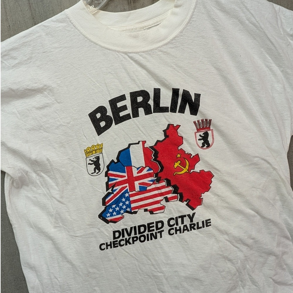 Vintage Cotton Club Berlin Divided City Checkpoint Charlie T-Shirt White Large